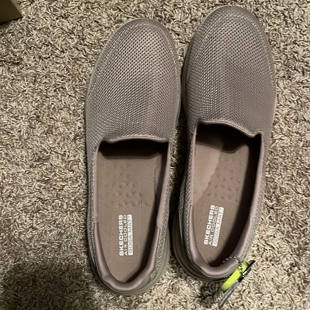 Womens skechers size 10